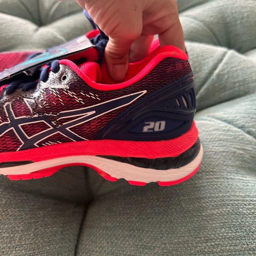 NWT (flawed 🚨) ASICS Women’s NIMBUS 20 Running Shoes - size 7 - Picture 3 of 6